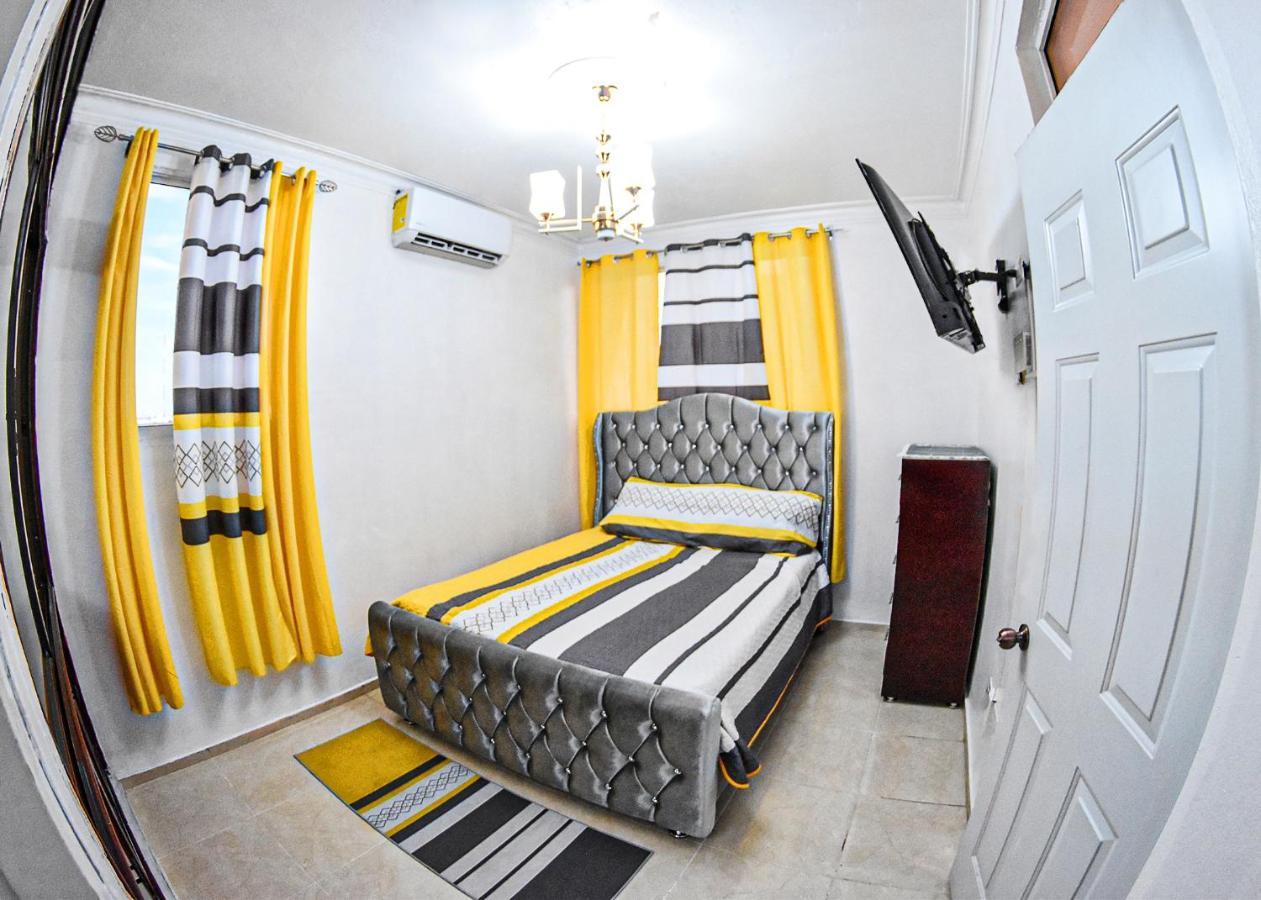 סנטיאגו דה לוס קבאלרוס Apartamento En La Carreras Proximo Al Monumento מראה חיצוני תמונה