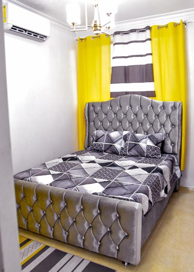 סנטיאגו דה לוס קבאלרוס Apartamento En La Carreras Proximo Al Monumento מראה חיצוני תמונה